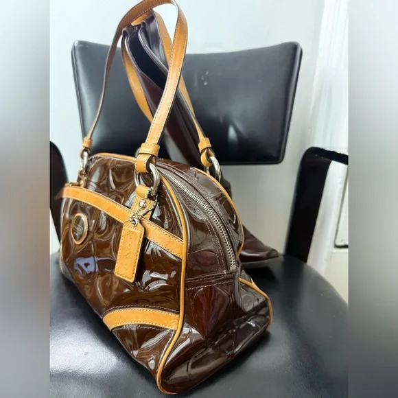 Coach patent leather Brown shoulder bag - Picture 2 of 10
